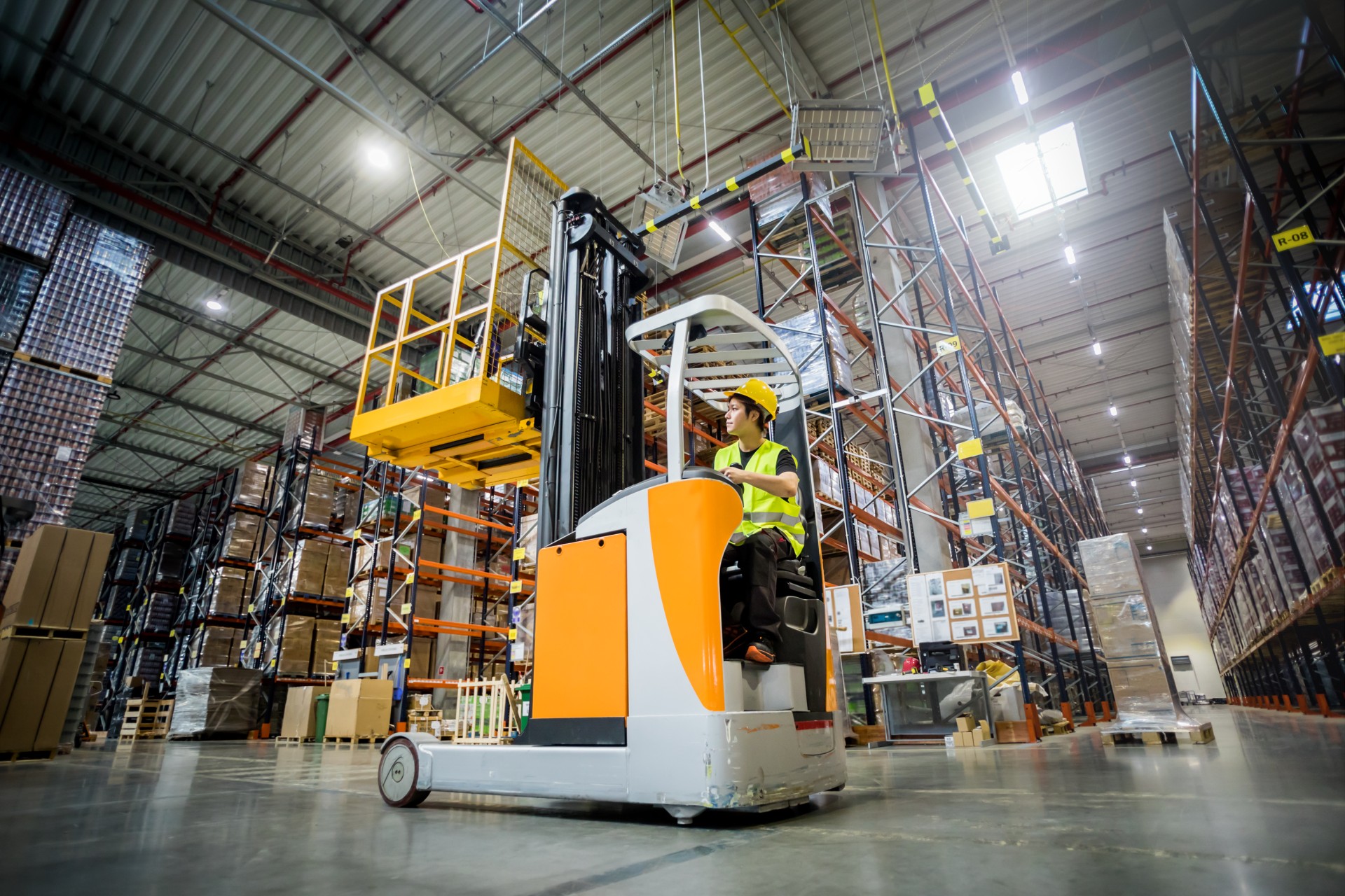 forklift-operator-during-work-in-large-warehouse-2024-10-31-01-09-58-utc