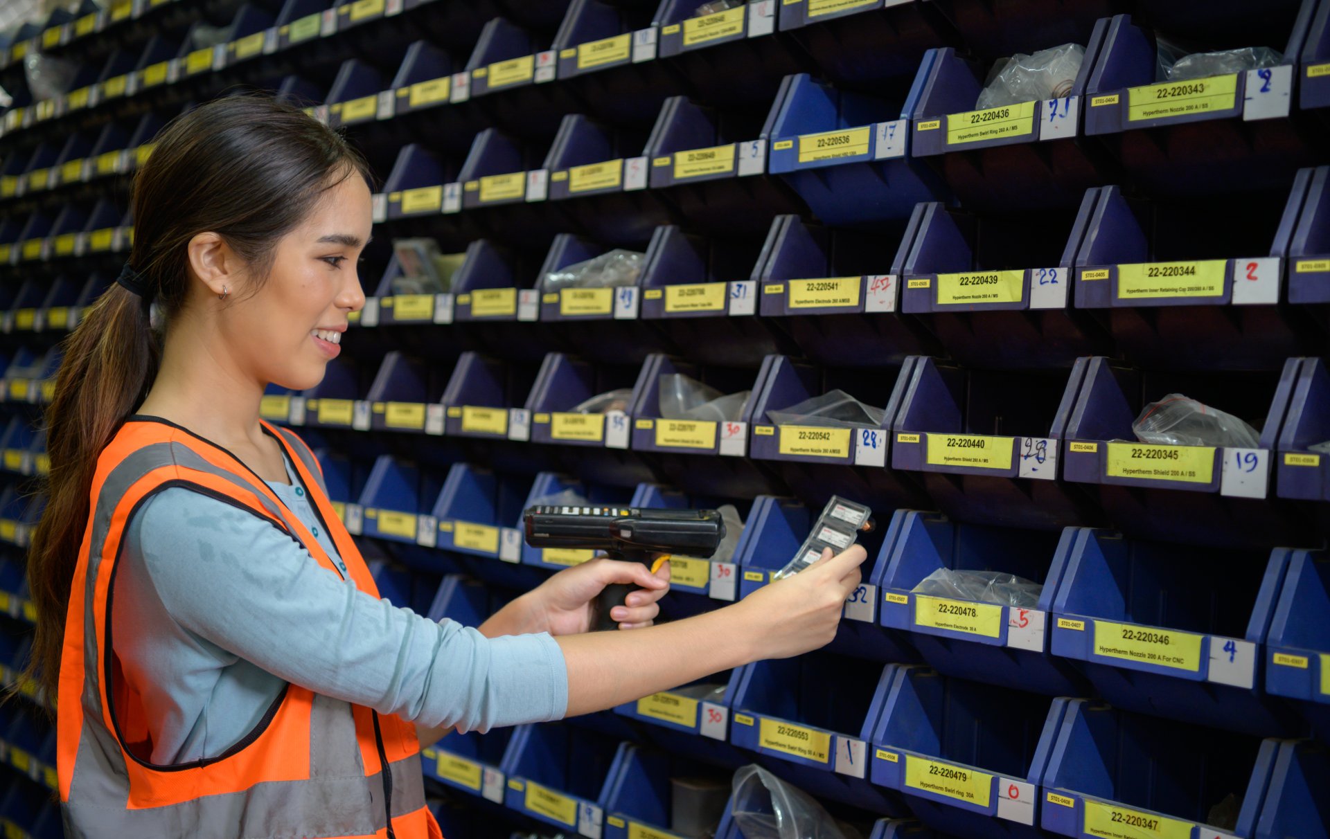 female-warehouse-worker-counting-small-parts-store-2023-11-27-05-24-23-utc