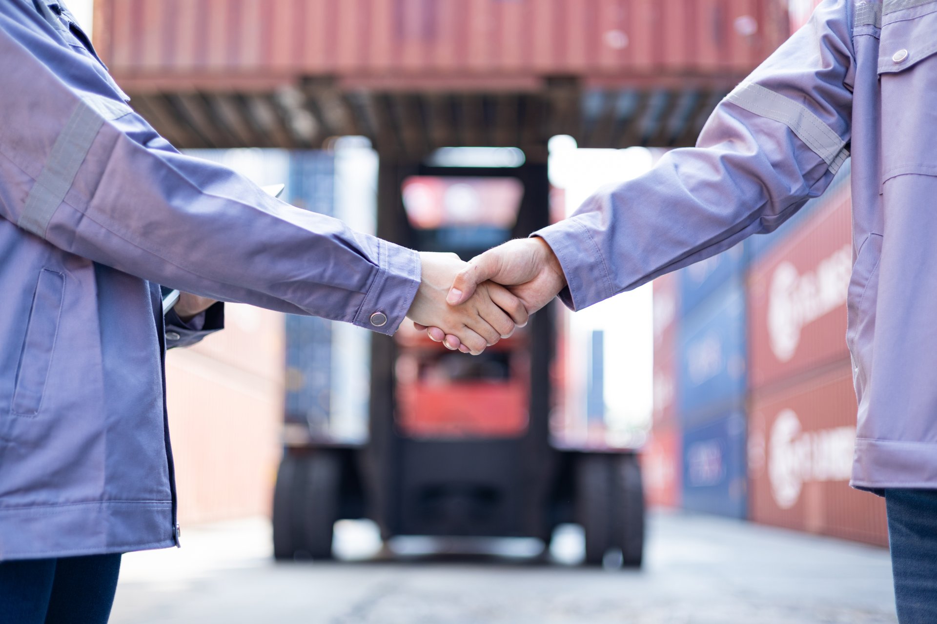 engineers-shaking-hands-congratulating-themselves-2026-01-08-07-09-52-utc