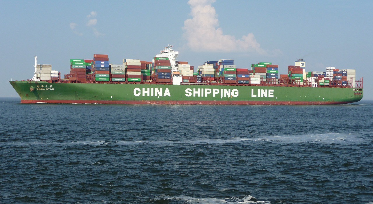 containerschiff-geekplus-kommissionieranlage